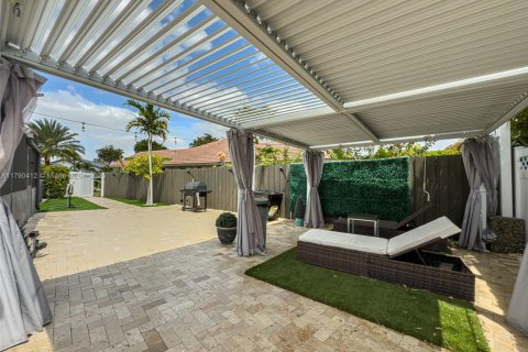 House in Coral Springs, Florida 4 bedrooms, 177.35 sq.m. № 1861444 - photo 16
