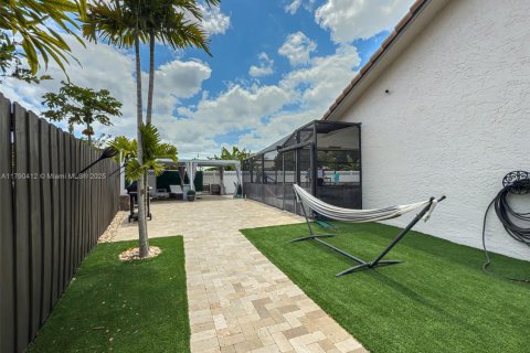 House in Coral Springs, Florida 4 bedrooms, 177.35 sq.m. № 1861444 - photo 21