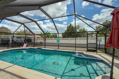 House in Coral Springs, Florida 4 bedrooms, 177.35 sq.m. № 1861444 - photo 25