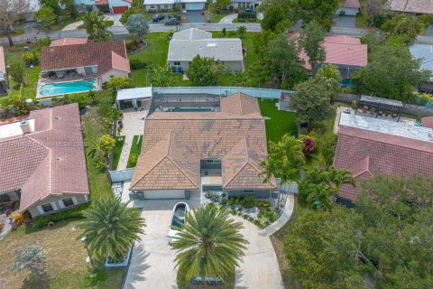 House in Coral Springs, Florida 4 bedrooms, 177.35 sq.m. № 1861444 - photo 5