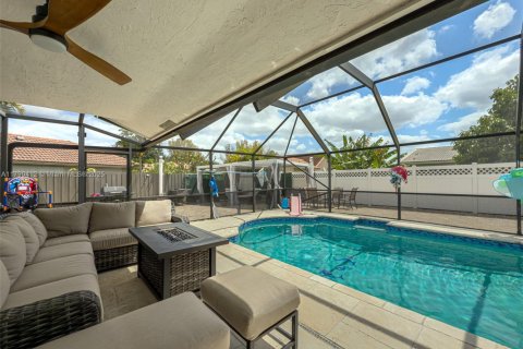 House in Coral Springs, Florida 4 bedrooms, 177.35 sq.m. № 1861444 - photo 27