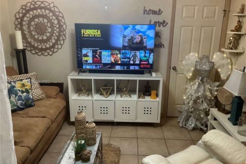 Villa ou maison à vendre à Fort Myers, Floride: 4 chambres № 1985447 - photo 5