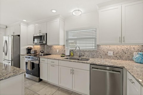 House in Cape Canaveral, Florida 3 bedrooms, 243.31 sq.m. № 2396336 - photo 12