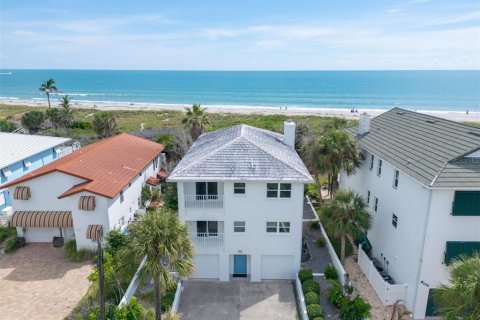 House in Cape Canaveral, Florida 3 bedrooms, 243.31 sq.m. № 2396336