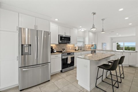 House in Cape Canaveral, Florida 3 bedrooms, 243.31 sq.m. № 2396336 - photo 4