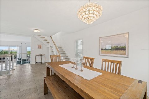 House in Cape Canaveral, Florida 3 bedrooms, 243.31 sq.m. № 2396336 - photo 15