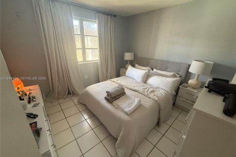 Condo in Miami, Florida, 2 bedrooms  № 2059910 - photo 5