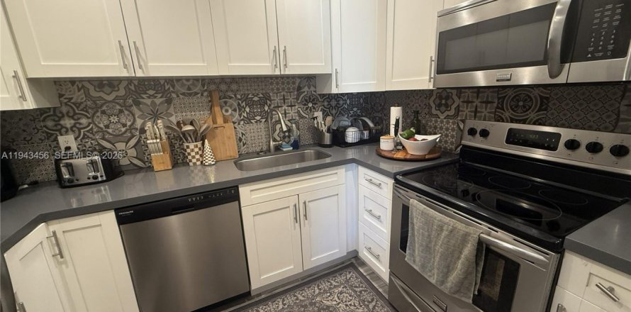 Condo in Miami, Florida, 2 bedrooms  № 2059910