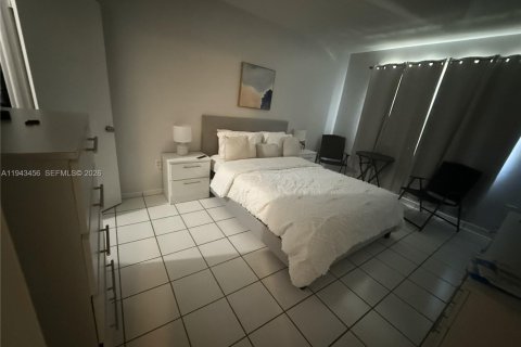 Condo in Miami, Florida, 2 bedrooms  № 2059910 - photo 6
