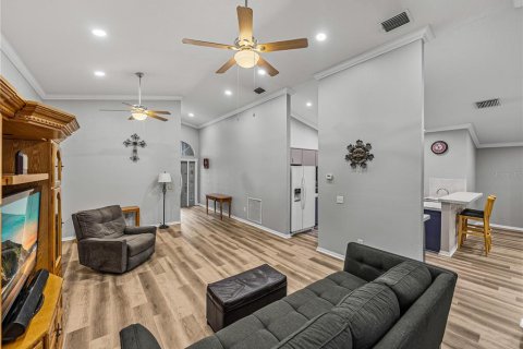 Villa ou maison à vendre à Zephyrhills, Floride: 4 chambres, 194.91 m2 № 2221640 - photo 10
