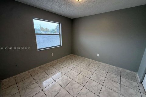 Condo in Miami, Florida, 2 bedrooms  № 2023230 - photo 10