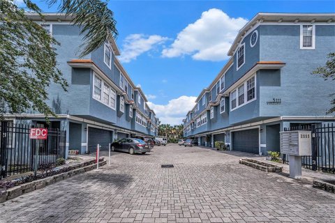 Adosado en venta en Tampa, Florida, 4 dormitorios, 192.12 m2 № 1898886 - foto 6