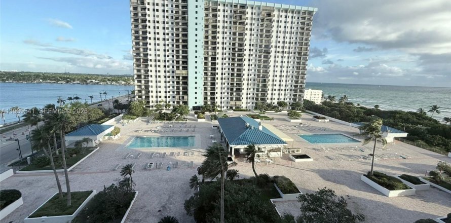 Condo à Hollywood, Floride, 3 chambres  № 1997581