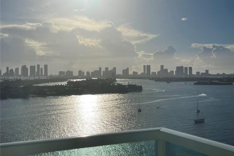 Купить кондоминиум в Майами-Бич, Флорида 2 спальни, 106.56м2, № 1984946 - фото 1