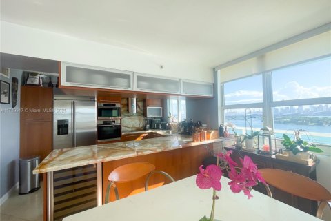 Купить кондоминиум в Майами-Бич, Флорида 2 спальни, 106.56м2, № 1984946 - фото 17