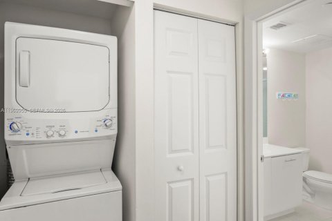 Condominio en alquiler en Plantation, Florida, 2 dormitorios, 105.72 m2 № 2030753 - foto 17