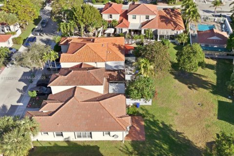 Снять в аренду таунхаус в Пемброк-Пайнс, Флорида 3 спальни, 127.28м2, № 1990068 - фото 21