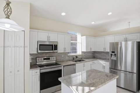 Снять в аренду таунхаус в Пемброк-Пайнс, Флорида 3 спальни, 127.28м2, № 1990068 - фото 7