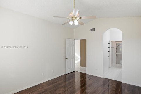 Снять в аренду таунхаус в Пемброк-Пайнс, Флорида 3 спальни, 127.28м2, № 1990068 - фото 11