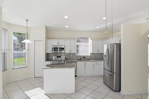 Снять в аренду таунхаус в Пемброк-Пайнс, Флорида 3 спальни, 127.28м2, № 1990068 - фото 5