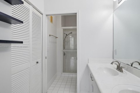 Снять в аренду таунхаус в Пемброк-Пайнс, Флорида 3 спальни, 127.28м2, № 1990068 - фото 13