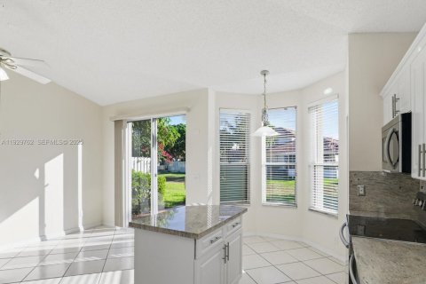 Снять в аренду таунхаус в Пемброк-Пайнс, Флорида 3 спальни, 127.28м2, № 1990068 - фото 9