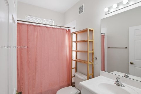 Снять в аренду таунхаус в Пемброк-Пайнс, Флорида 3 спальни, 127.28м2, № 1990068 - фото 17