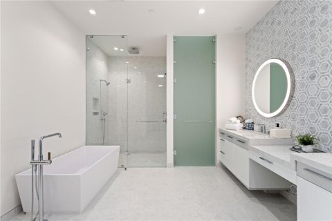 Condo in Longboat Key, Florida, 1 bedroom  № 1914370 - photo 13