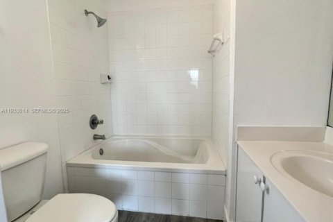 Condominio en venta en Miami, Florida, 3 dormitorios, 126.72 m2 № 1991807 - foto 3