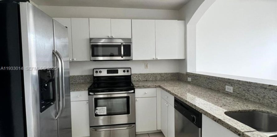 Condominio en Miami, Florida, 3 dormitorios № 1991807