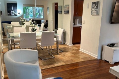Condo in Miami Beach, Florida, 1 bedroom  № 2084453 - photo 19
