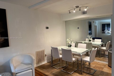 Condo in Miami Beach, Florida, 1 bedroom  № 2084453 - photo 7