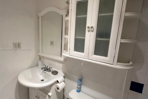 Condo in Miami Beach, Florida, 1 bedroom  № 2084453 - photo 13