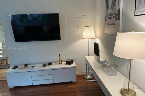 Condo in Miami Beach, Florida, 1 bedroom  № 2084453 - photo 20
