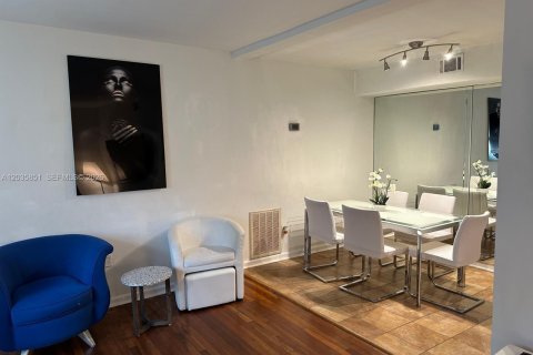 Condo in Miami Beach, Florida, 1 bedroom  № 2084453 - photo 18