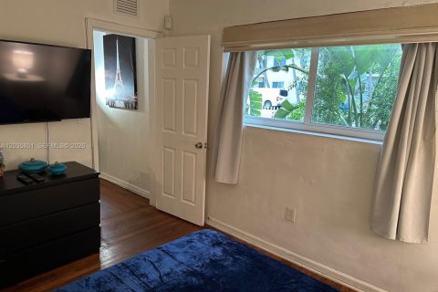 Condo in Miami Beach, Florida, 1 bedroom  № 2084453 - photo 17