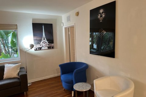 Condo in Miami Beach, Florida, 1 bedroom  № 2084453 - photo 16