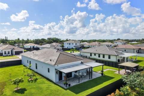 House in Homestead, Florida 4 bedrooms, 249.81 sq.m. № 1858889 - photo 7