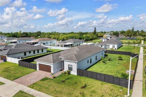 House in Homestead, Florida 4 bedrooms, 249.81 sq.m. № 1858889 - photo 6