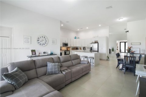 House in Homestead, Florida 4 bedrooms, 249.81 sq.m. № 1858889 - photo 20