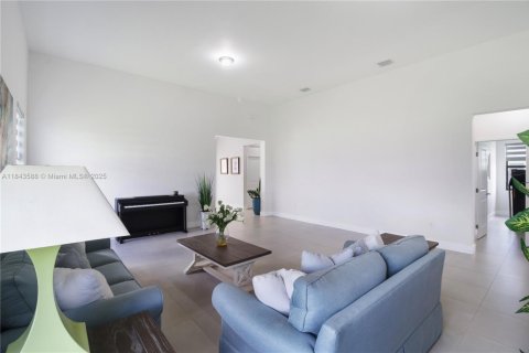 House in Homestead, Florida 4 bedrooms, 249.81 sq.m. № 1858889 - photo 11