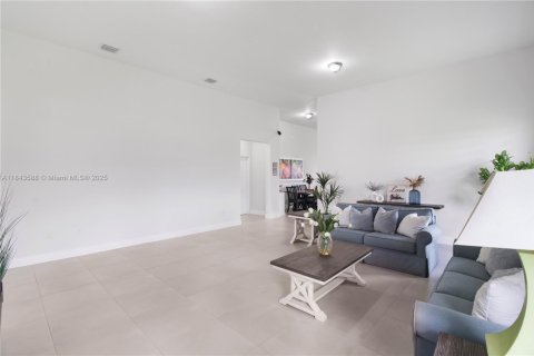 House in Homestead, Florida 4 bedrooms, 249.81 sq.m. № 1858889 - photo 10