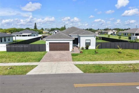 House in Homestead, Florida 4 bedrooms, 249.81 sq.m. № 1858889 - photo 4