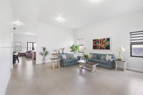 House in Homestead, Florida 4 bedrooms, 249.81 sq.m. № 1858889 - photo 9