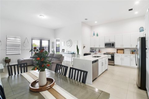House in Homestead, Florida 4 bedrooms, 249.81 sq.m. № 1858889 - photo 15