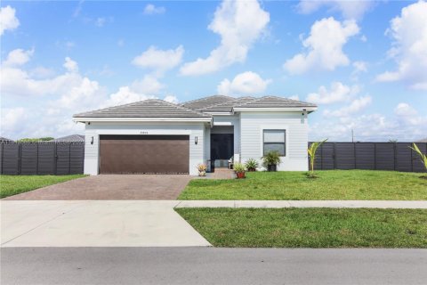 House in Homestead, Florida 4 bedrooms, 249.81 sq.m. № 1858889 - photo 1