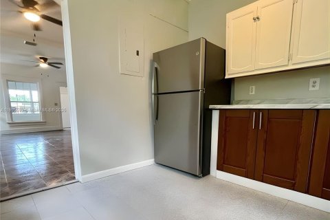 Commercial property in Miami, Florida 157.75 sq.m. № 1947276 - photo 3