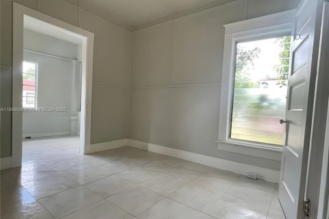 Commercial property in Miami, Florida 157.75 sq.m. № 1947276 - photo 4