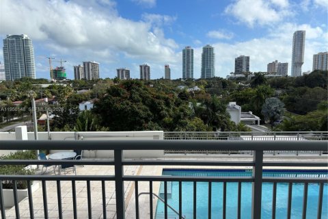 Condominio en alquiler en Miami, Florida, 2 dormitorios, 102.1 m2 № 2005846 - foto 12