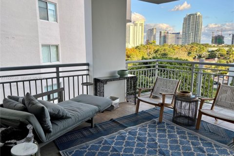 Condominio en alquiler en Miami, Florida, 2 dormitorios, 102.1 m2 № 2005846 - foto 3